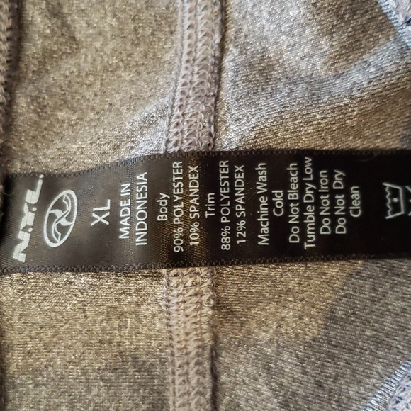 Workout shorts - Picture 2 of 4